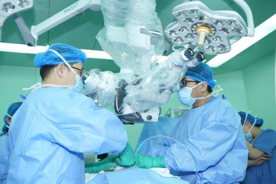 Hội nghị Ngoại thần kinh 2025: Bước tiến mới trong phẫu thuật xâm lấn tối thiểu điều trị động kinh kháng thuốc