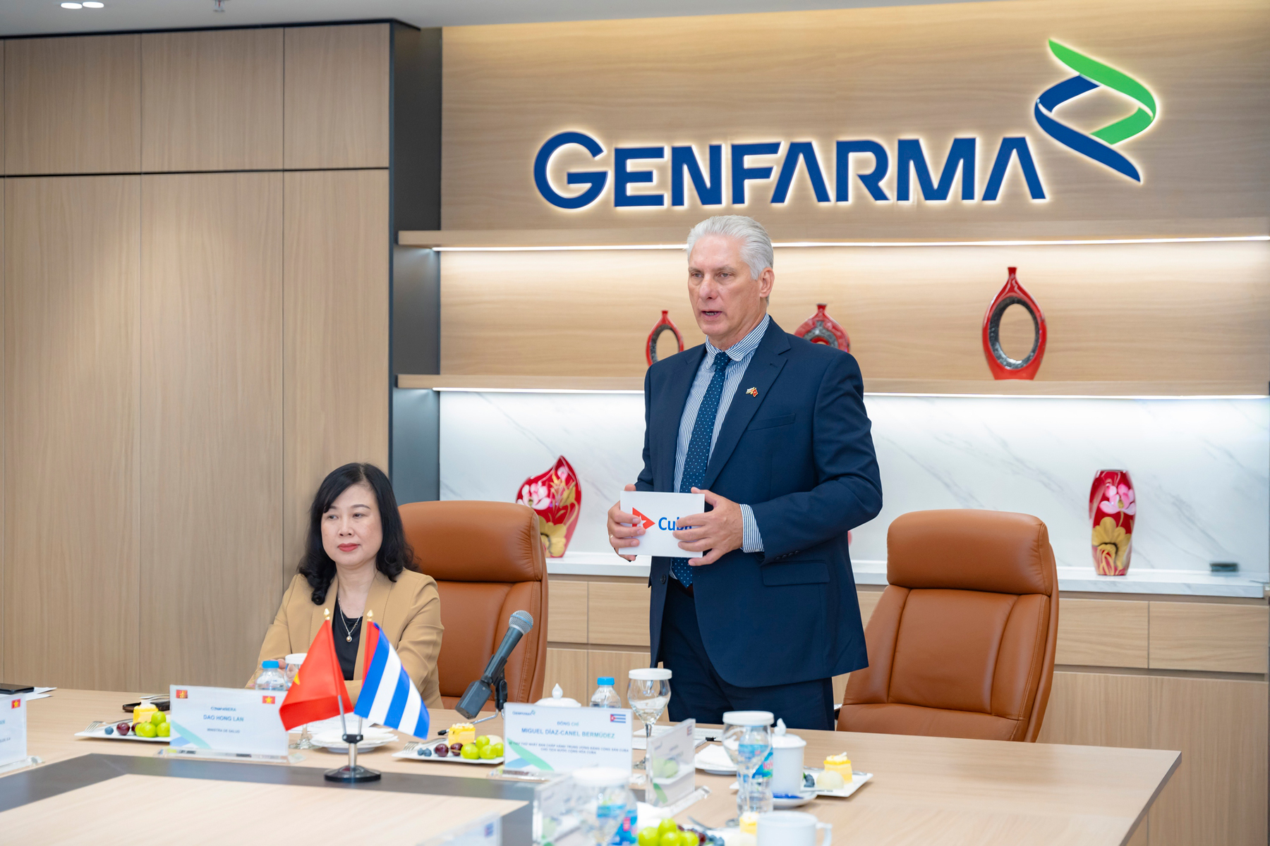 Công ty Genfarma nhận chuyển giao công nghệ sản xuất dược phẩm từ Cuba